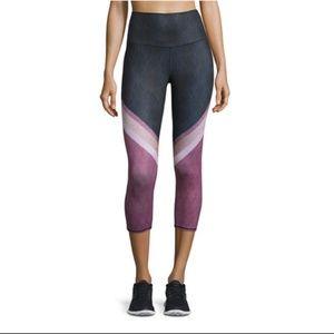 ALO Yoga High-Waist Airbrush Capri Leggings